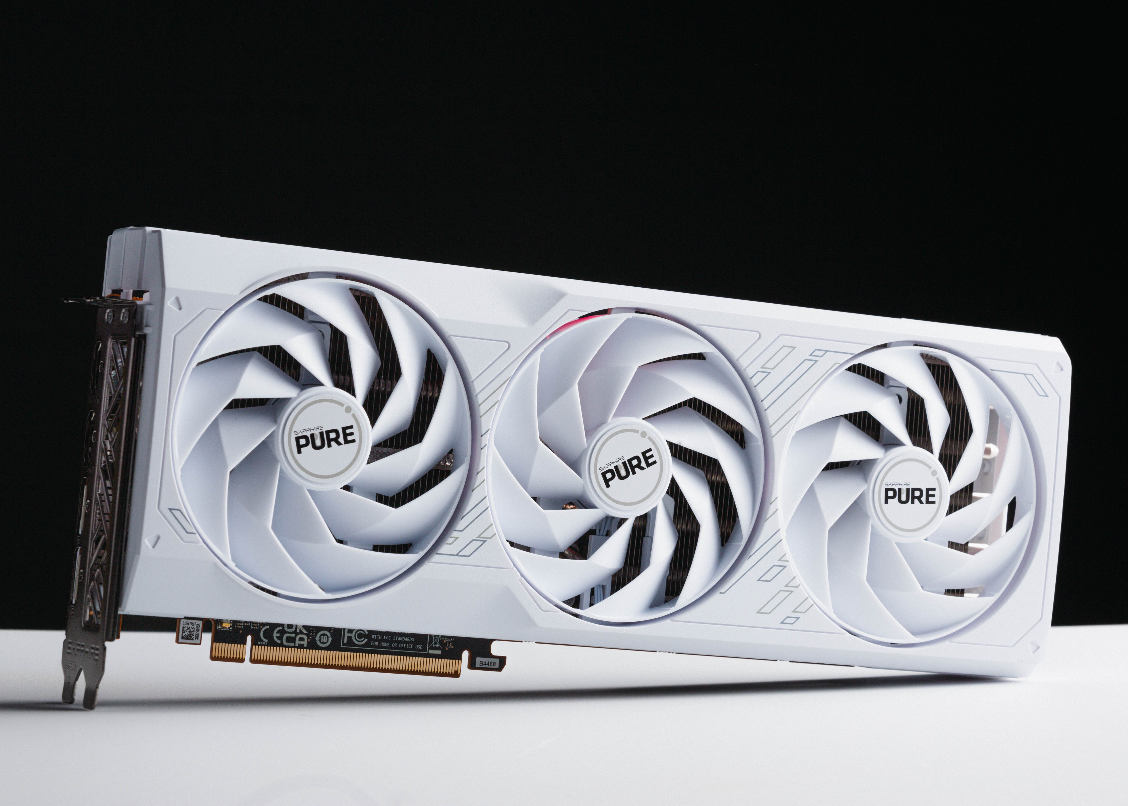 SAPPHIRE PURE AMD Radeon RX 7800 XT 16GB GDDR6 (11330-03) – NIMBUS