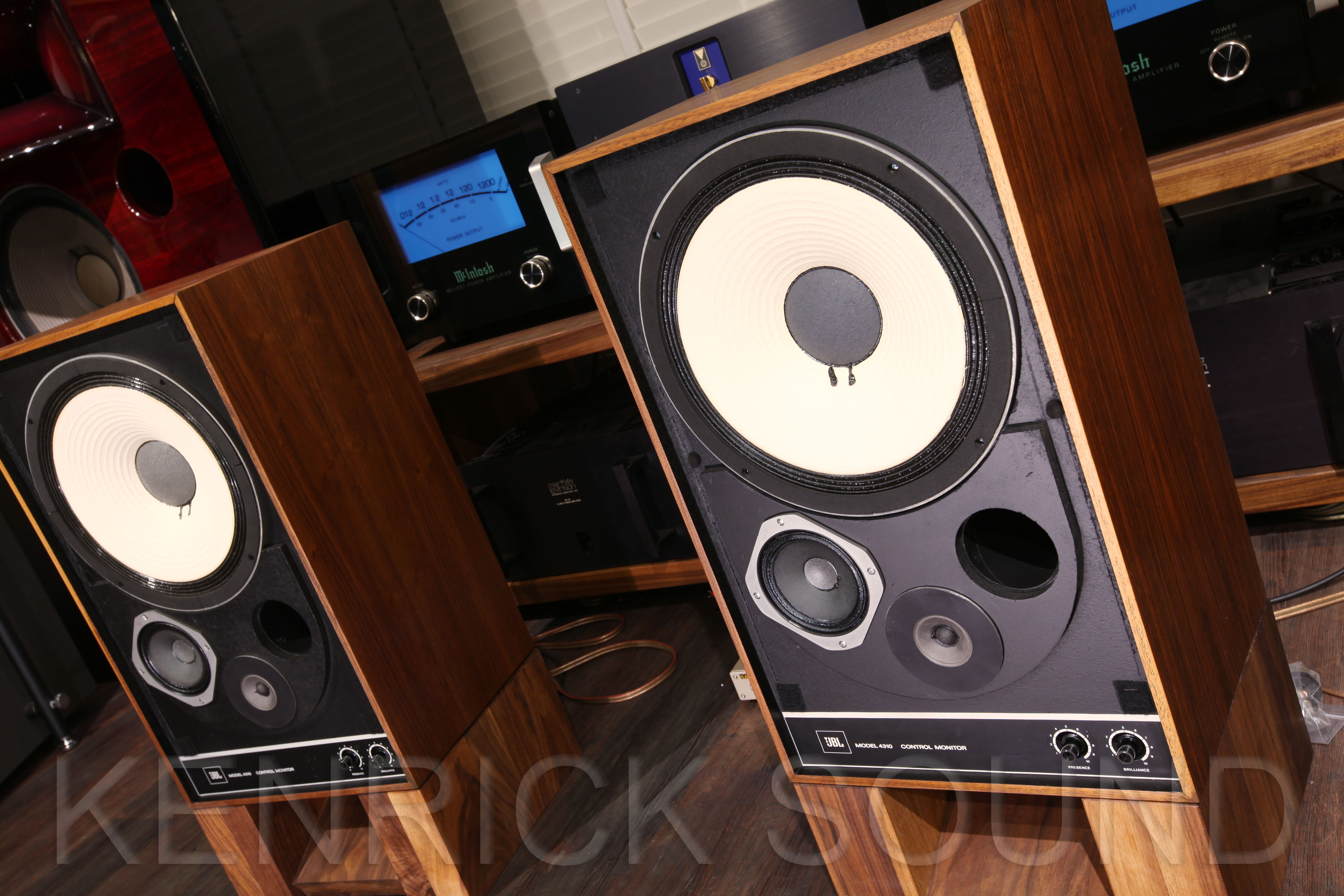 JBL 4310WX シリーズ唯一のオールアルニコ ウォールナットモデル