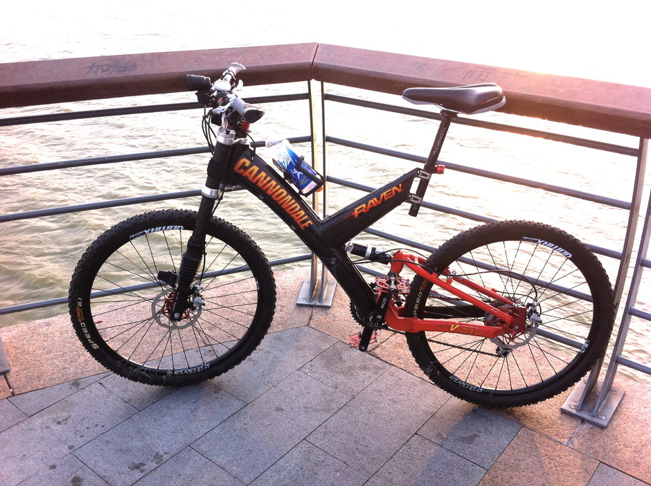 Cannondale Super V Raven 2000 - Pedal Room