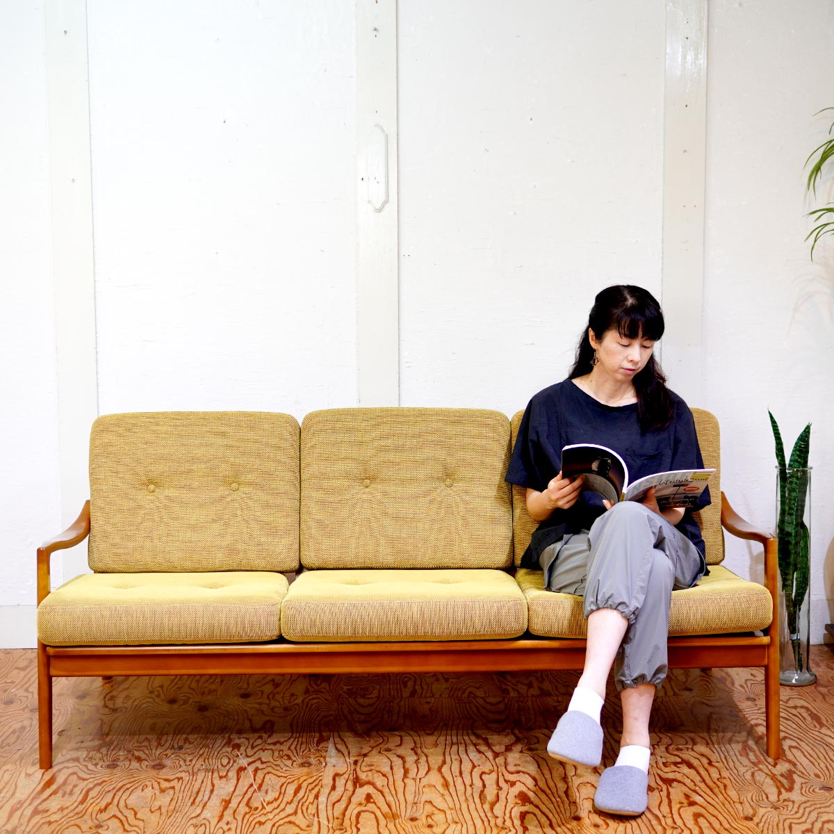 カリモク60 フレームチェア 3シーター 3Pソファ マスタードイエロー