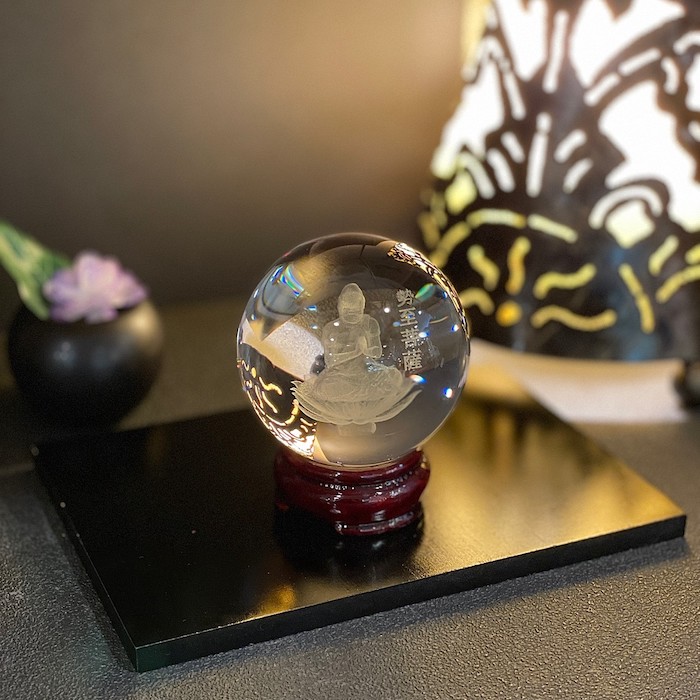 楽天市場】レーザー彫水晶 勢至菩薩 10y5-1 水晶 レーザー 木製台座