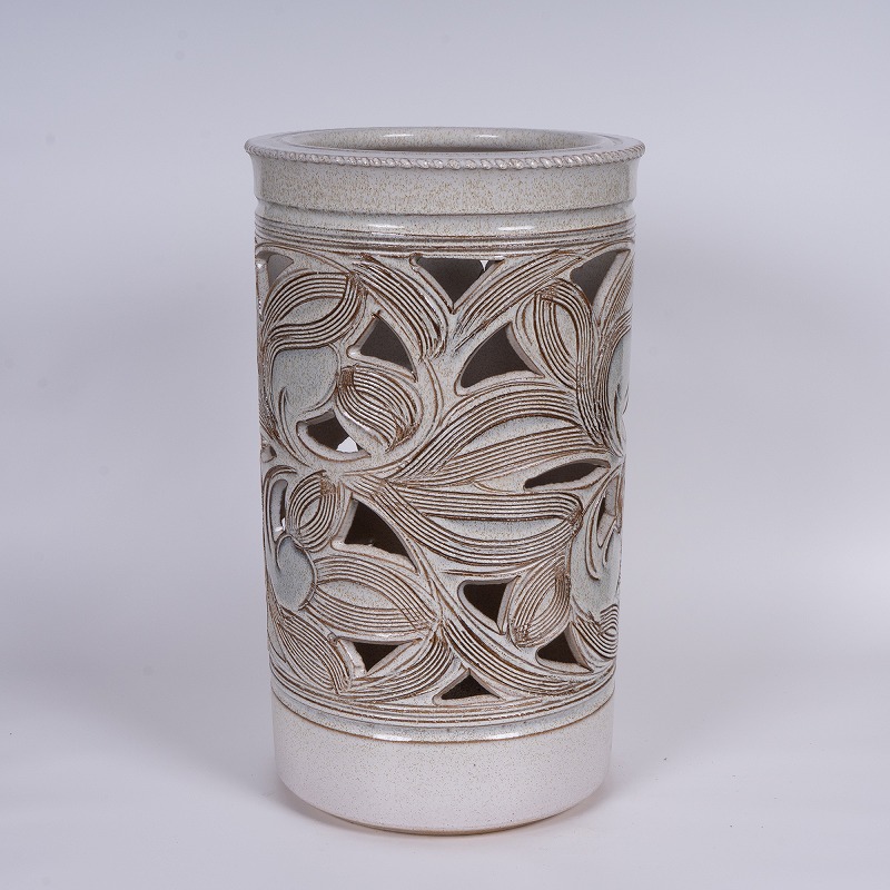 楽天市場】【10%OFF】傘立て 陶器 信楽焼 切立唐草透し彫(かすみ釉) 傘