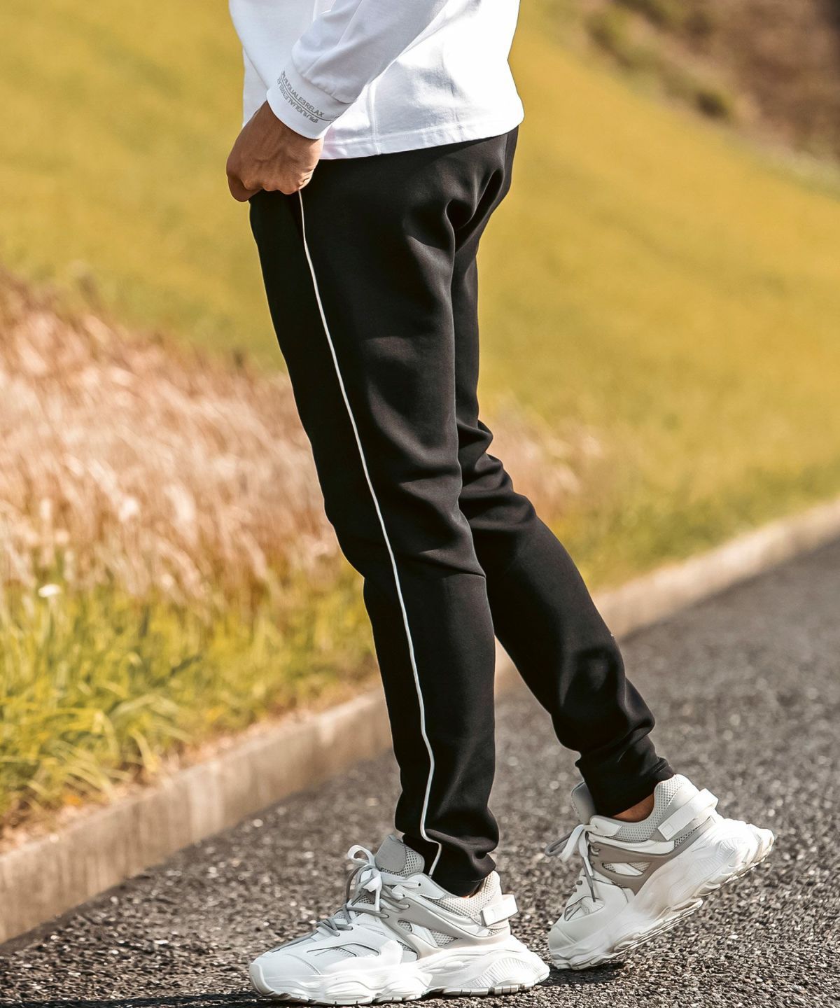 1PIU1UGUALE3 RELAX - パイピングスムースジョガーパンツ | ロング