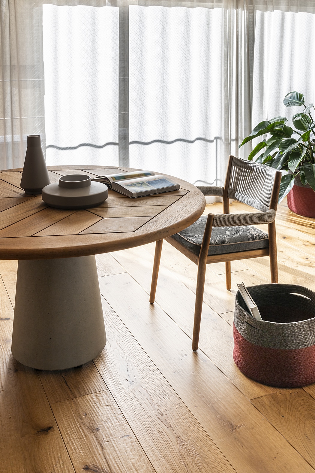 474 DINE OUT（ダイン アウト アームチェア）Cassina | カッシーナ