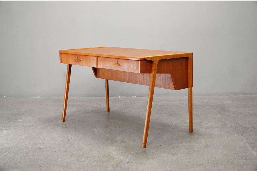 北欧家具 ヴィンテージデスク高価買取 アドア東京-港区 デンマーク製