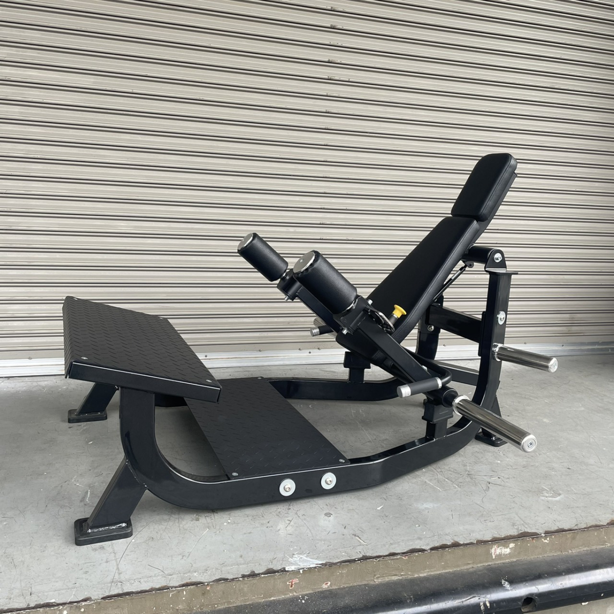 ヒップスラストマシン（CALMAX）-ジムガレージ