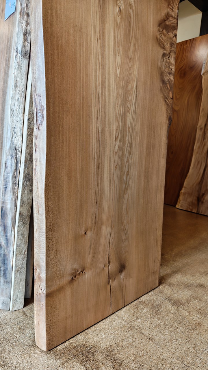 神奈川県 海老名店展示 一枚板 楡(にれ・ニレ)材 テーブル用天板