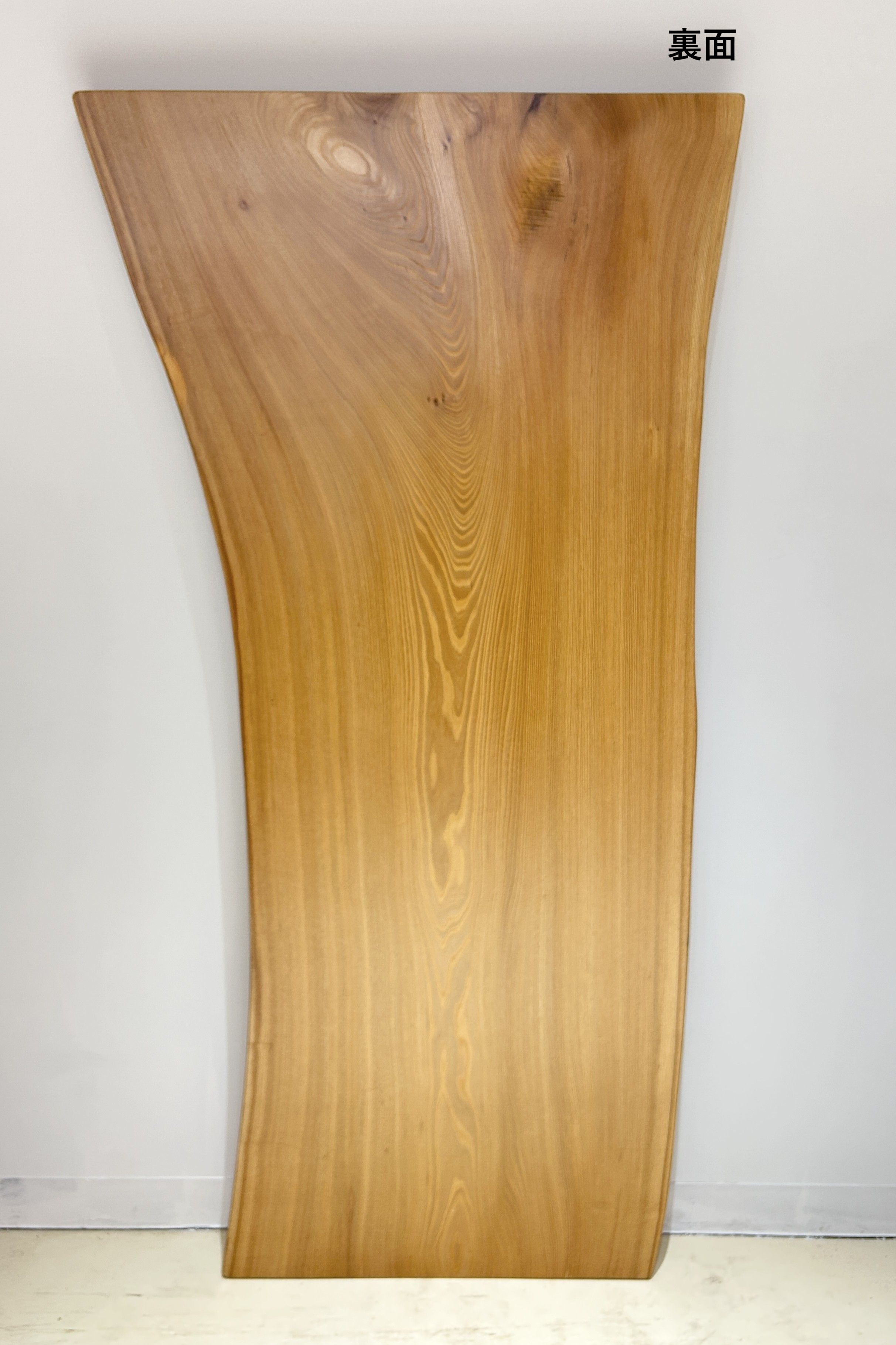 天然木 東京 新宿 東五軒町展示 モンキーポット材 一枚板 テーブル用天