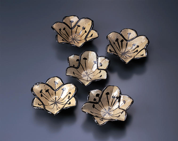 乾山銹絵百合形向付 - MIHO MUSEUM