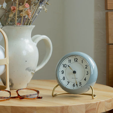 Arne Jacobsen STATION 置き時計 グレー 北欧デザイン｜miion - miion