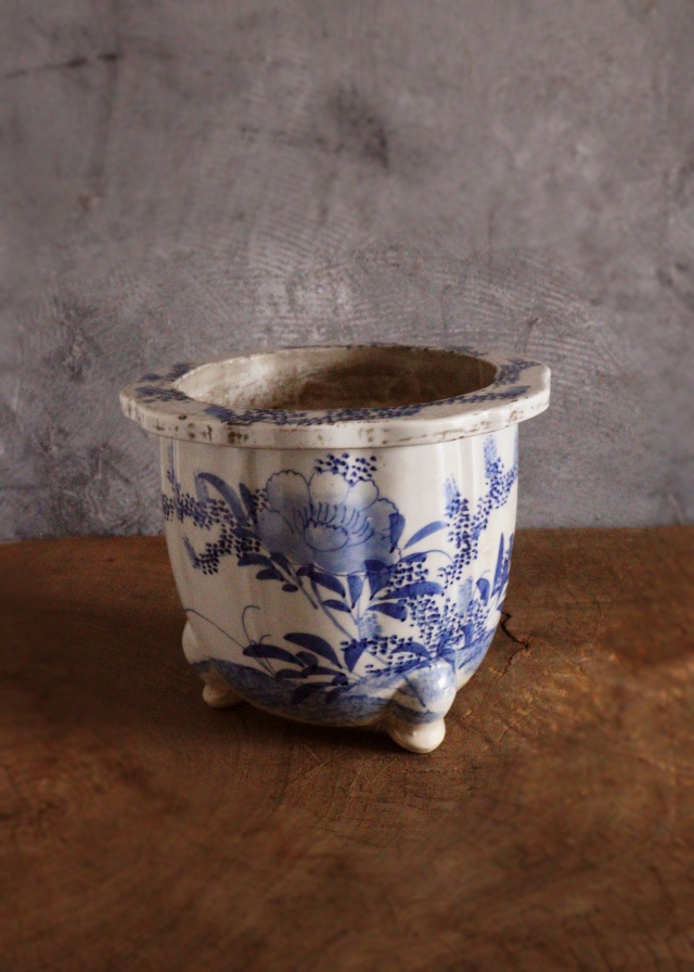 尾張焼 染付植木鉢 三つ足 時代植木鉢 染付 手書き
