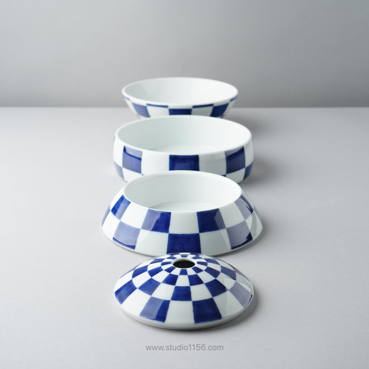 有田焼 珠型三段重 お重箱 16cm 李荘窯の通販｜Studio1156 – 【公式