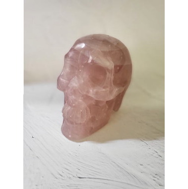 スカルは強力な浄化効果や魔除け、開運効果をもたらすとされています