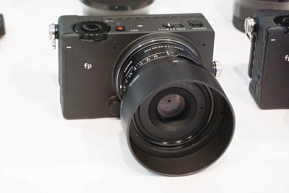 シグマ、世界最小・最軽量のフルサイズ・ミラーレス一眼カメラ「SIGMA