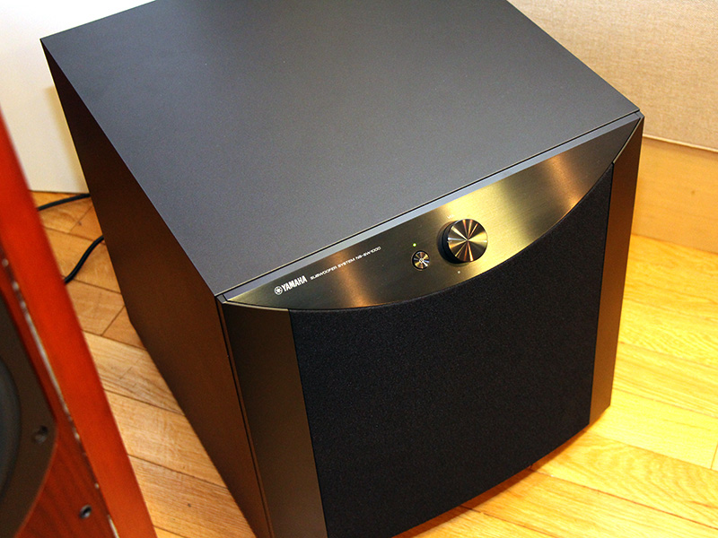 ヤマハ、オーディオ用にも使えるサブウーファー上位機「NS-SW1000