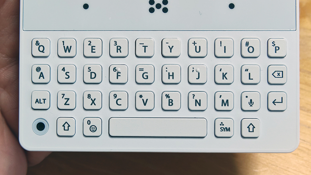 QWERTYキー好き注目の「Minimal Phone」を古の名キーボード端末と比較