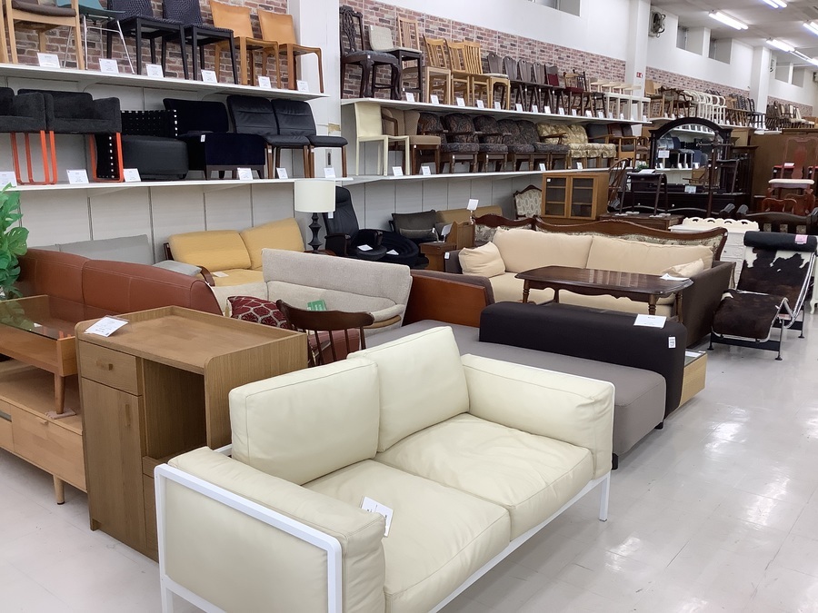 KEYUCA（ケユカ）】ヘッドレスト付2.5人掛けソファ（メイ）が入荷しま