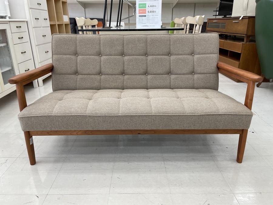 お値段見直しました！ カリモク60 フラノベージュ 2シーターのご紹介