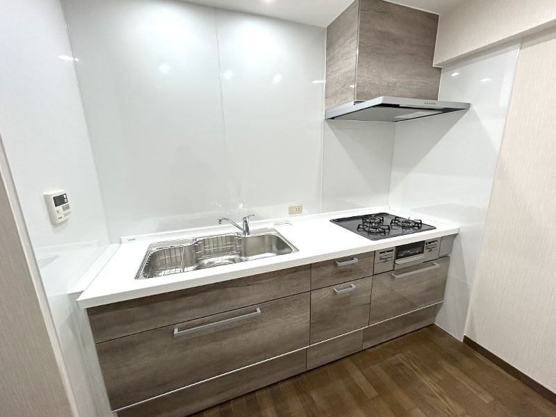 吊戸棚を撤去して、明るく広い空間になったキッチン | キッチン