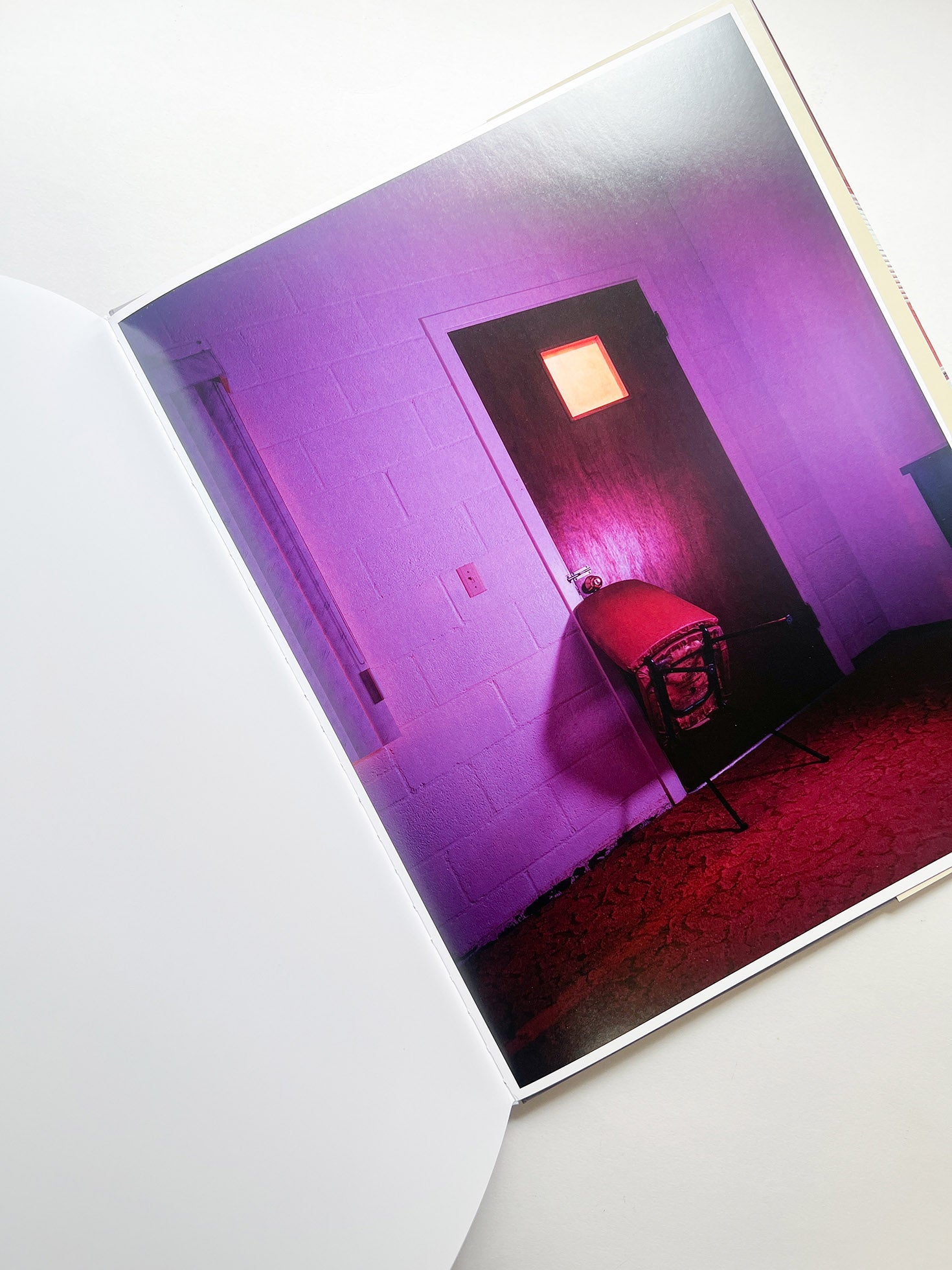 HOUSE HUNTING / Todd Hido - 本 屋 青 旗 Ao-Hata Bookstore