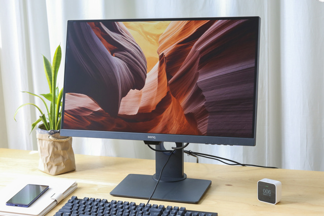 BenQ、デザイナー向けの新たな27インチ/4K液晶モニター『PD2700U