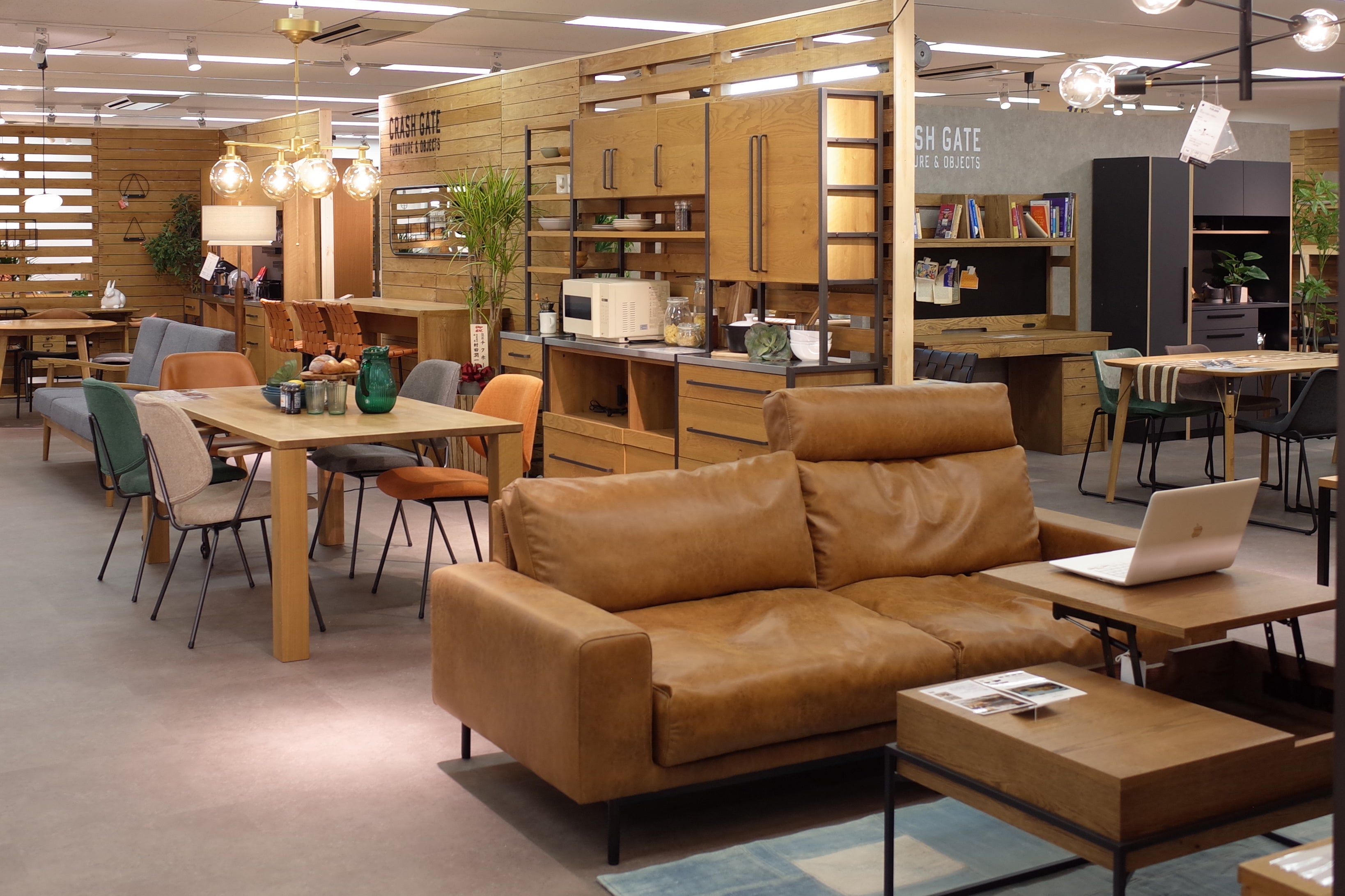 クラッシュゲート 芝公園店×関家具 東京ショールーム – CRASH GATE公式