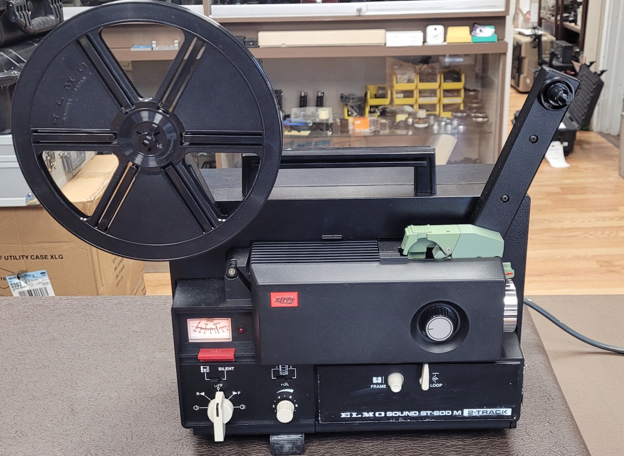 Elmo ST-600 M Super 8mm Sound Projector S# 412214 – Du-All Camera