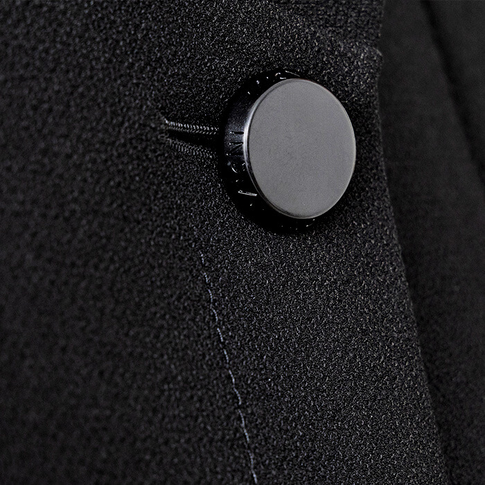 シャープな切り替えのライナーつきコート L・ブラック｜東京ソワール