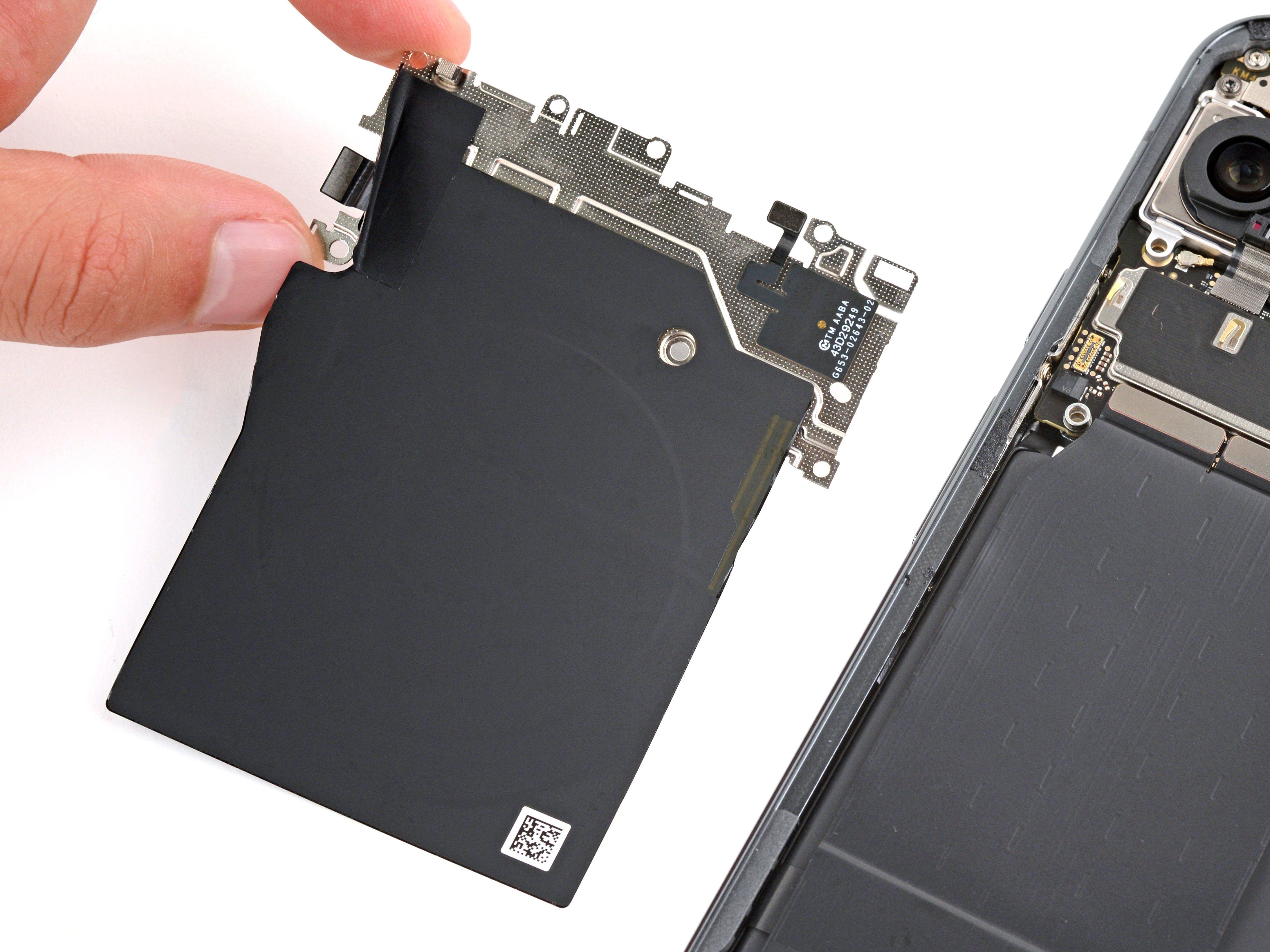 Google Pixel 9 Pro XL ワイヤレス充電アセンブリの交換 - iFixit 修理