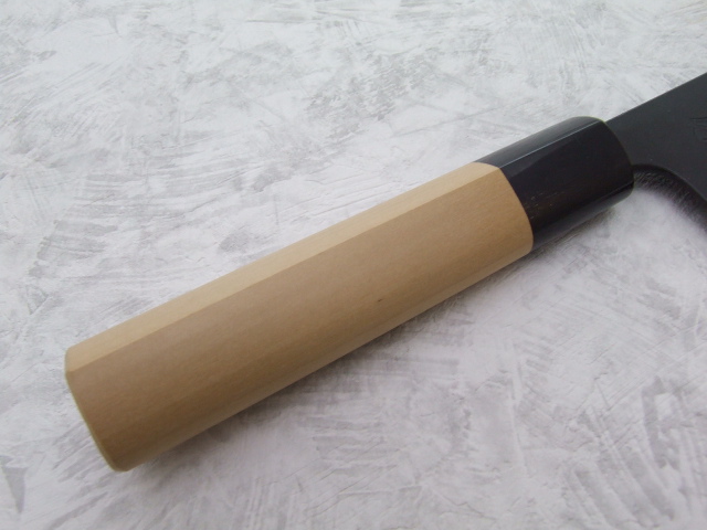 日本の名工 重房作 （飯塚解房） 黒打ち 三徳 水牛桂朴柄 - 川口金物店