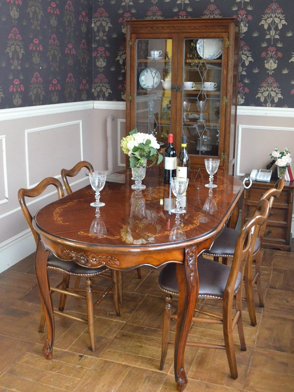 アンティーク風のダイニングテーブル（4〜6人掛け）(y-133-f