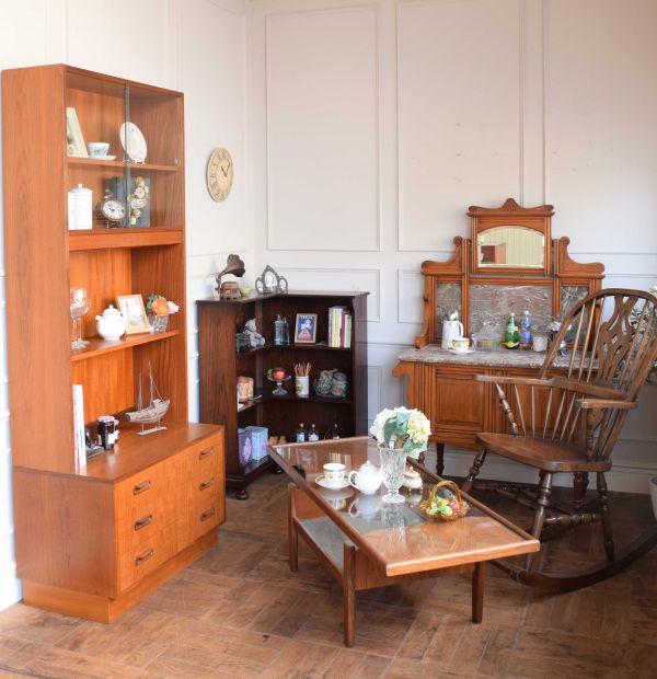 アンティーク調のロッキングチェア、英国アンティーク風オーク材の