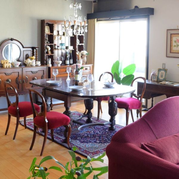 ガラスコラムが付いたフランス輸入のアンティーク シャンデリア(5灯