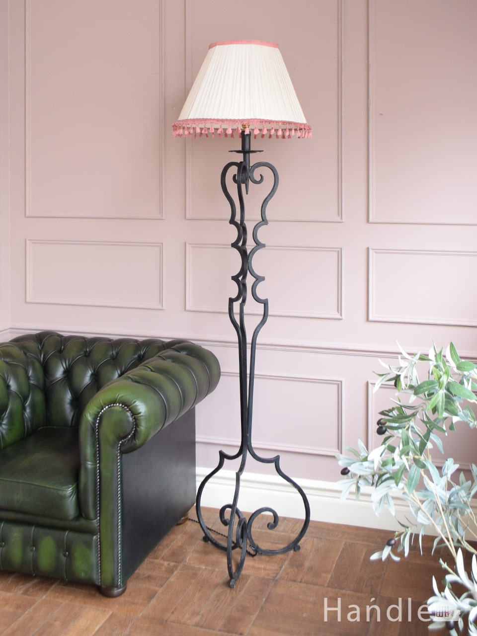 英国輸入のスタンドライト、ツイストが美しいアンティークフロアランプ