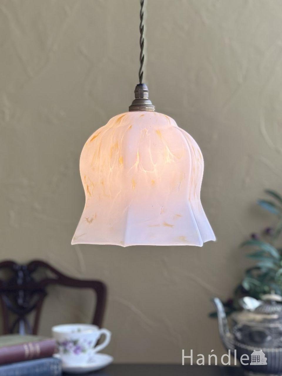 マーブル模様のおしゃれなアンティークガラス、ふんわり丸い形と六角形