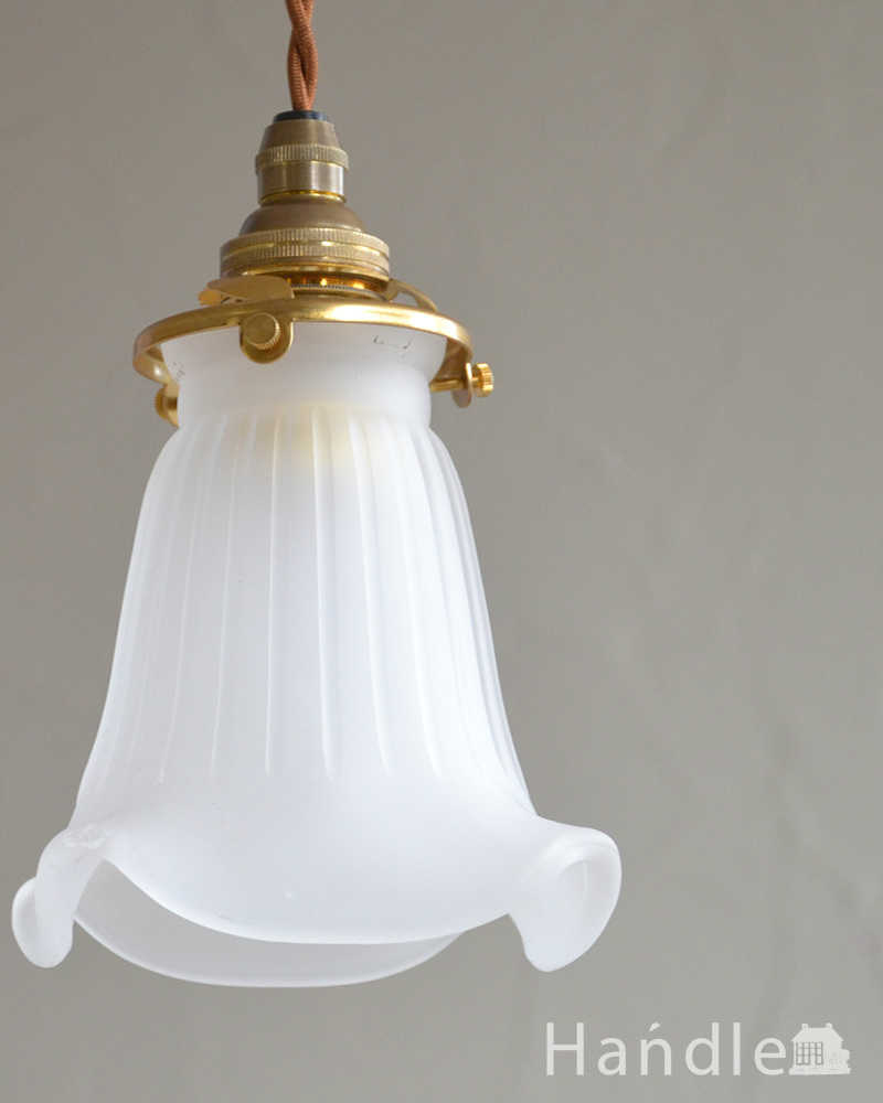 布のような優しいシルエットのペンダントライト（コード・シャンデリア
