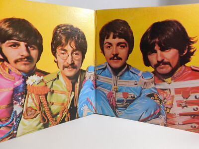 The Beatles – Sgt. Pepper's Lonely Hearts Club Band Gatefold 12