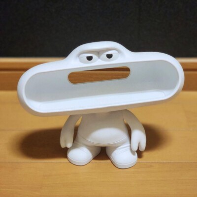 Beats By DR Dre. Pill Bluetooth Speaker dude holder Dude Stand