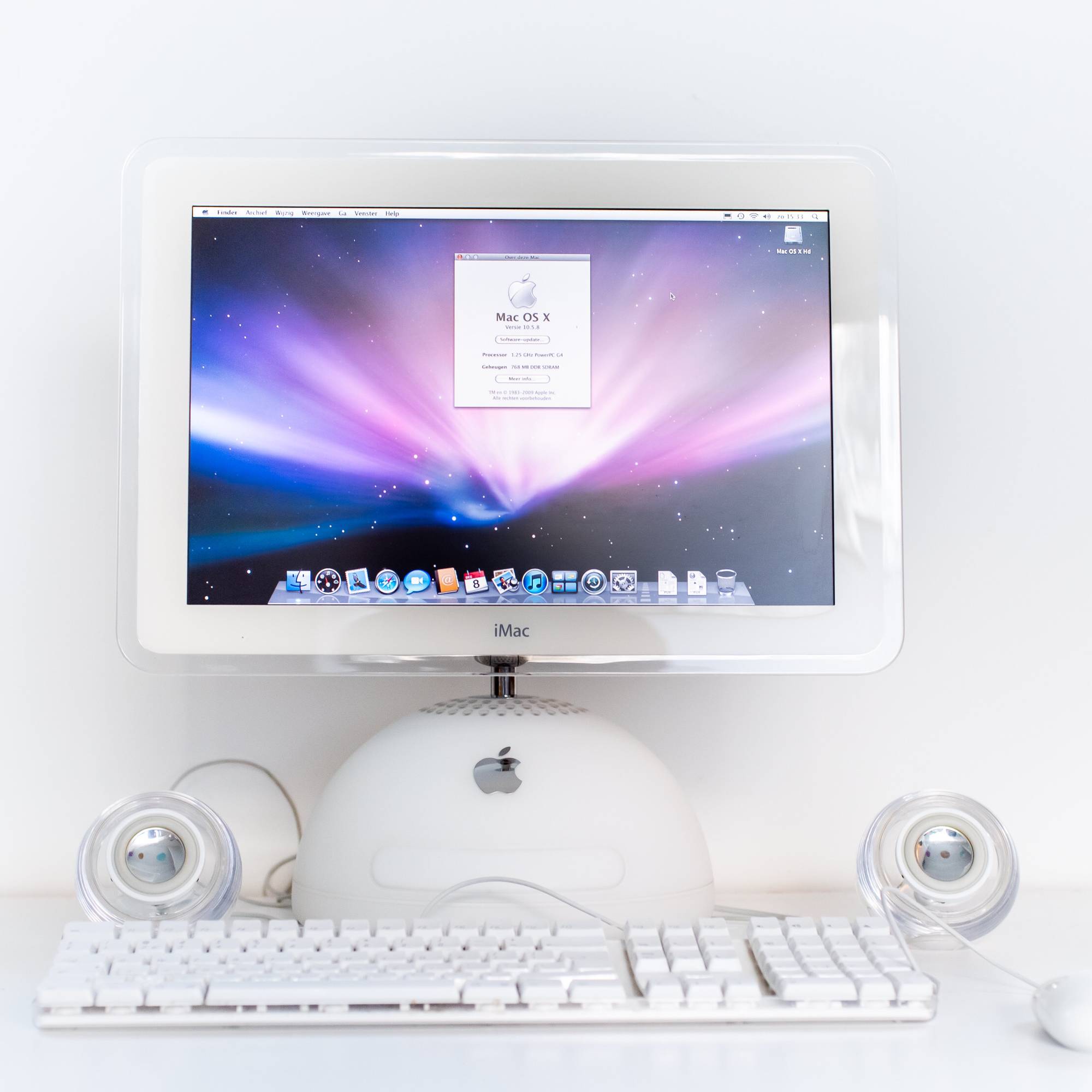 最近仲間入りしたやつ：iMac G4 (17インチ、usb 2.0) : r/VintageApple