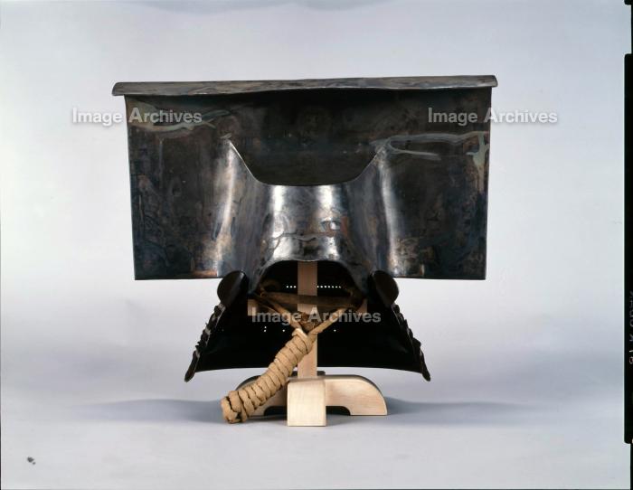 作品詳細 | 銀箔押一の谷形兜（正面） | イメージアーカイブ - DNP