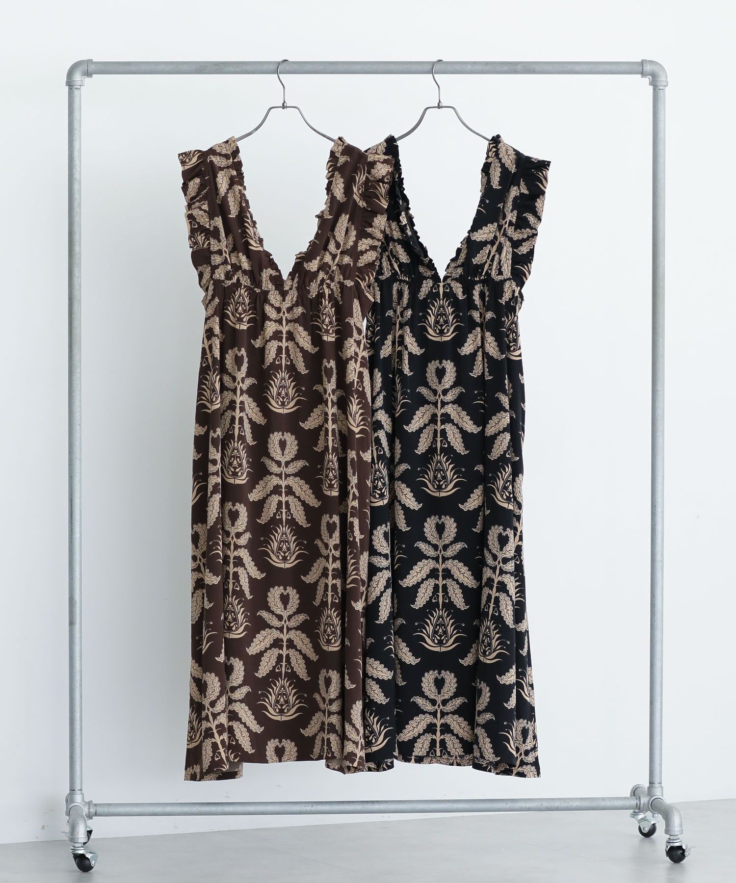 □ESCAR ボタニカルptフリルエプロンワンピース/Green Parks（グリーン