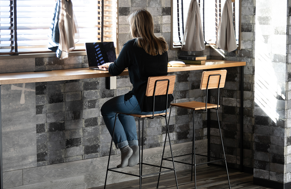 アイアンフレームスクールハイチェア hinata 家具の製造・販売 友安製作所