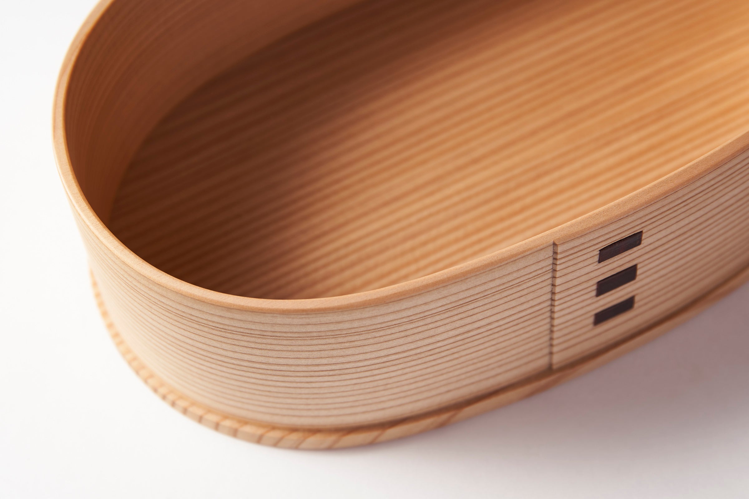 本物志向に愛される、天然秋田杉を使用した「大館曲げわっぱ」｜東京