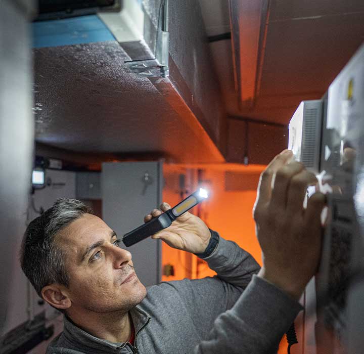 Ledlenser W6R Work｜ワークライト｜レッドレンザー公式