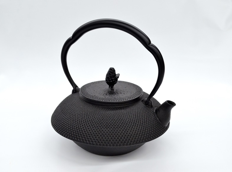 岩鋳 南部鉄瓶 18型東屋アラレ黒焼付 1.2L | 岩鋳・文秀堂