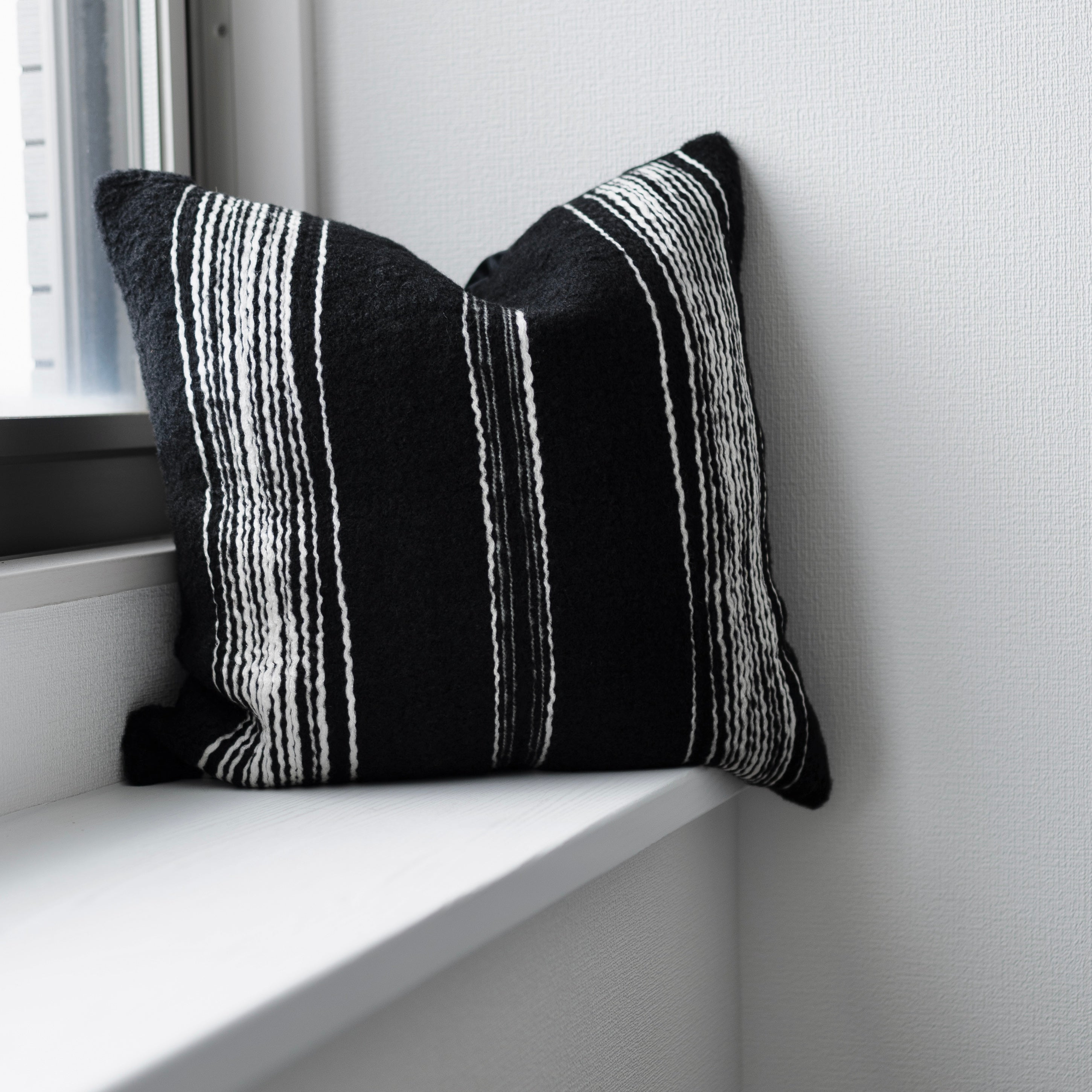 ブラックデザイン クッションカバー