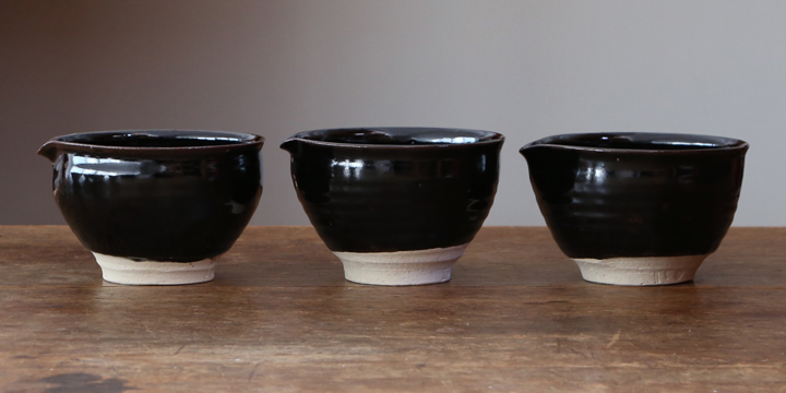 東屋 片口鉢 黒飴 伊賀焼 日本製 陶器 鉢 片口 盛り鉢 : がらんどう 手