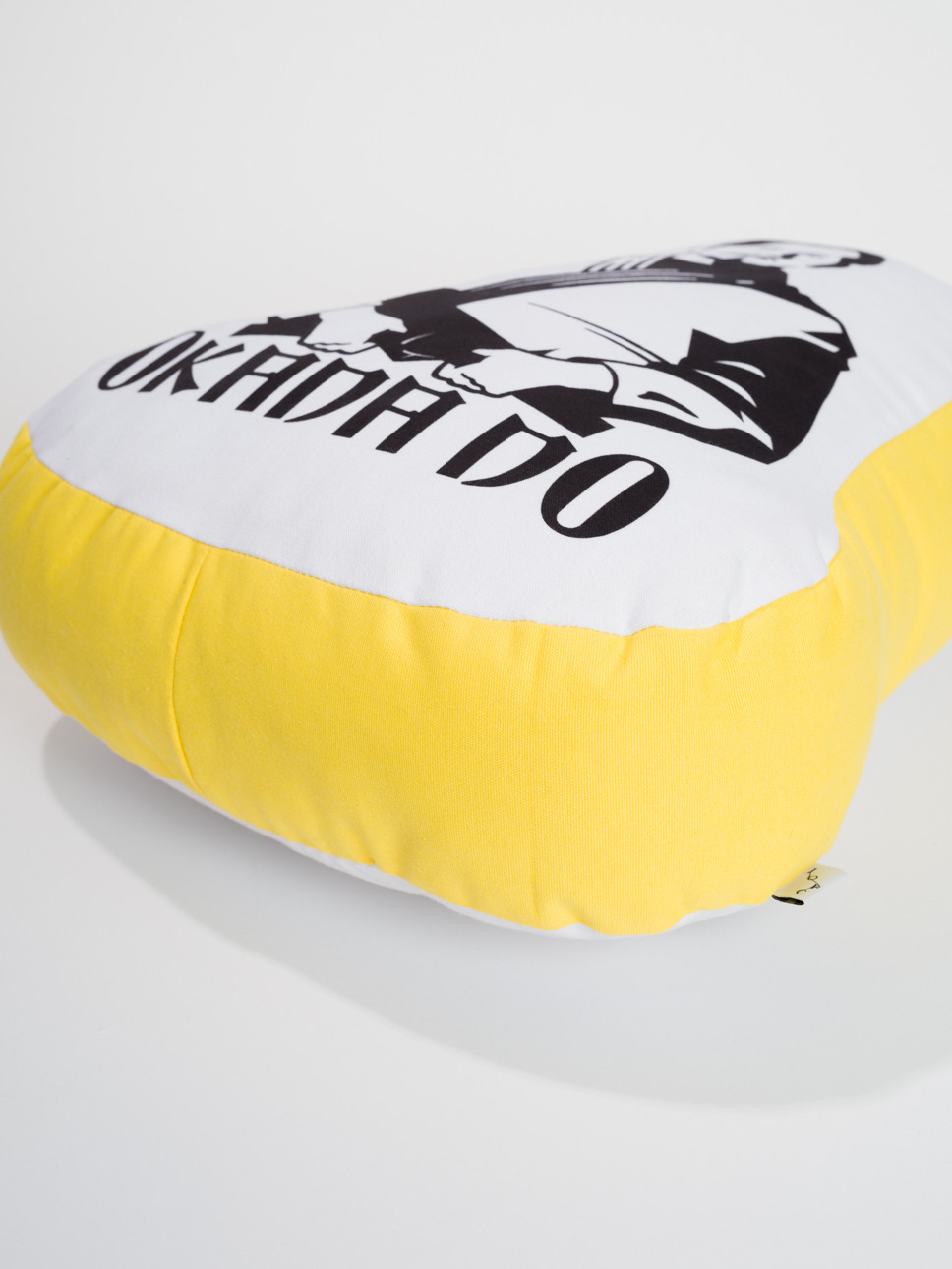 OKADA DO SHIHAN CUSHION | 岡田一門 | 岡田准一オフィシャル