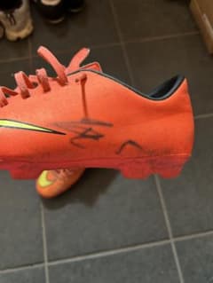 Nike サッカー スパイク 長友佑都 選手 直筆サイン入り - メルカリ