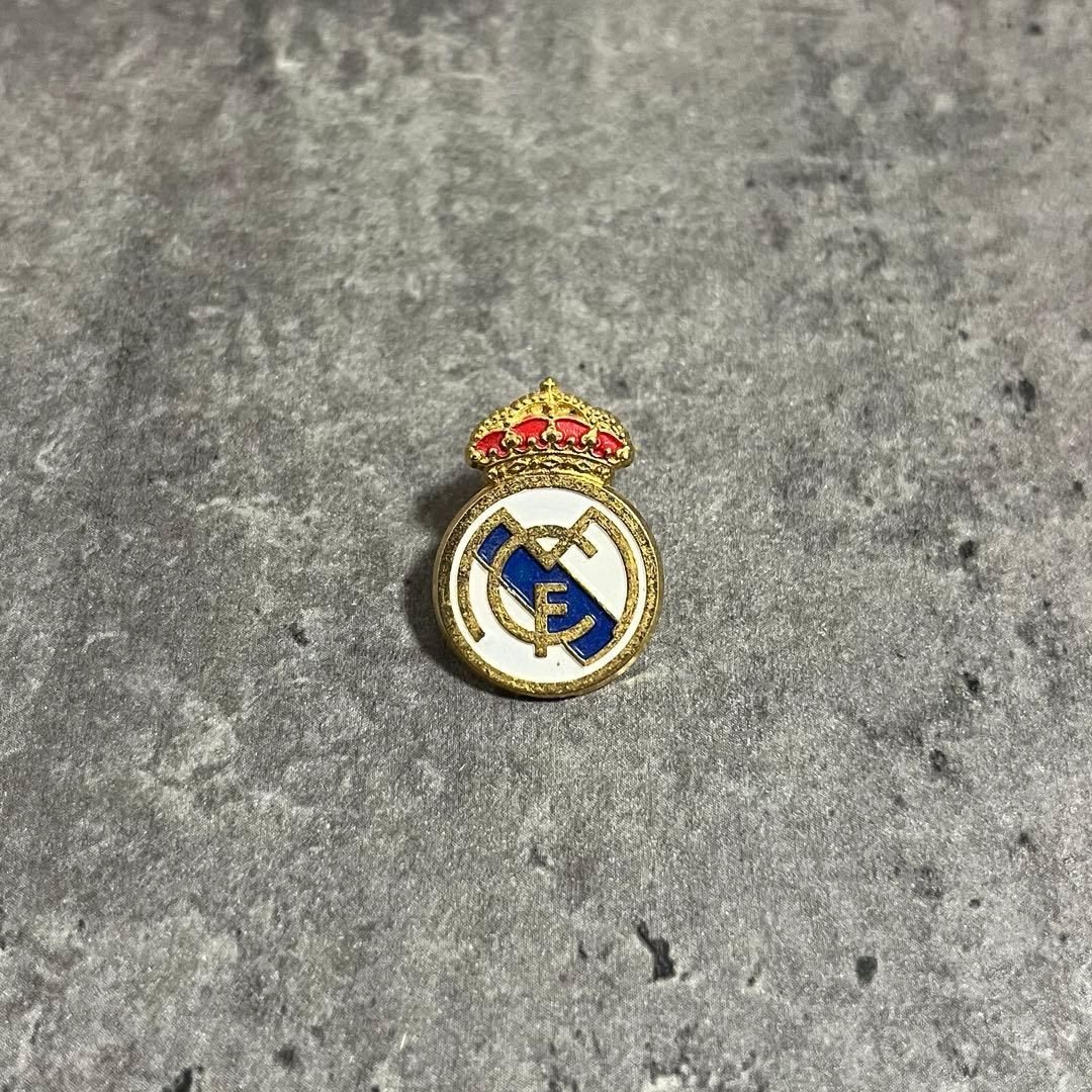 ピンバッジ レアル・マドリード - メルカリ